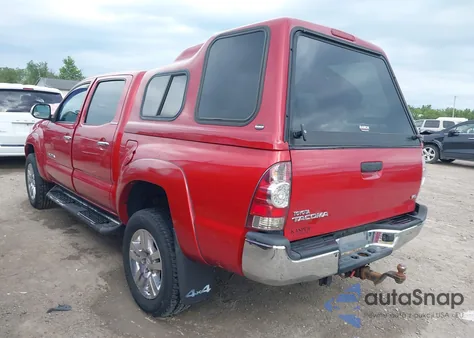 2015 Toyota Tacoma Base V6 z USA, uszkodzony, nr VIN 3TMLU4EN4FM167125